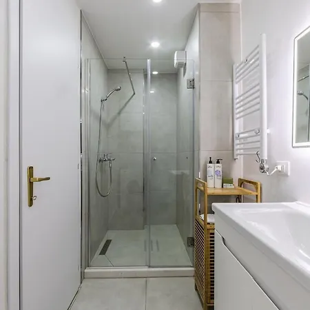 Sophie Downtown Near Air Albania Stadium Apartment *