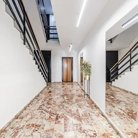 Appartamento Sophie Downtown Near Air Albania Stadium