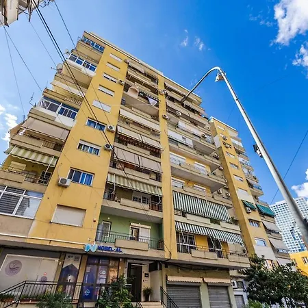 Sophie Downtown Near Air Albania Stadium Daire